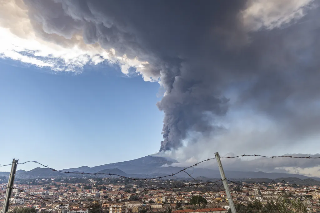 etna, vulkánkitörés, hamu, vulkán, olaszország 