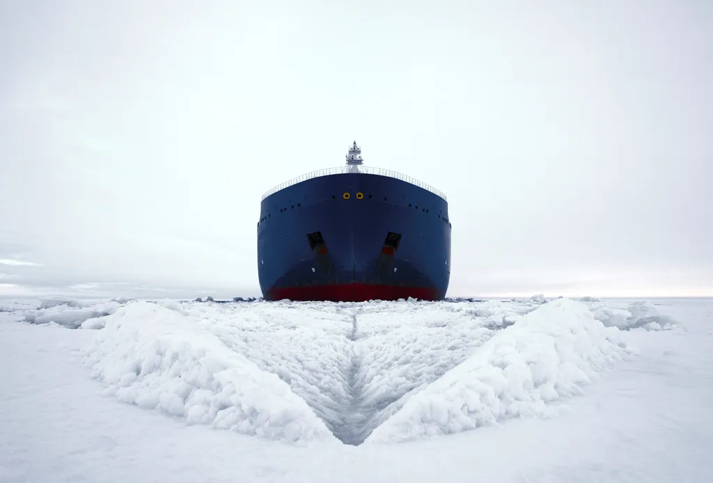 LNG ice-breaker hajó 