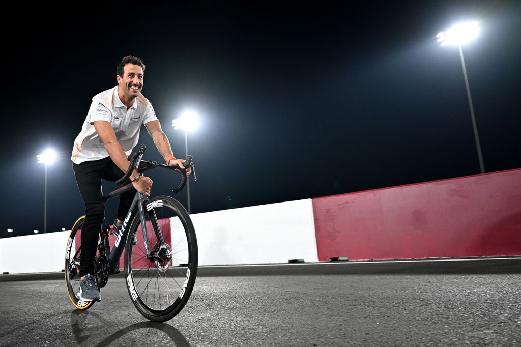 Forma-1, Katari Nagydíj, Daniel Ricciardo, bicikli 