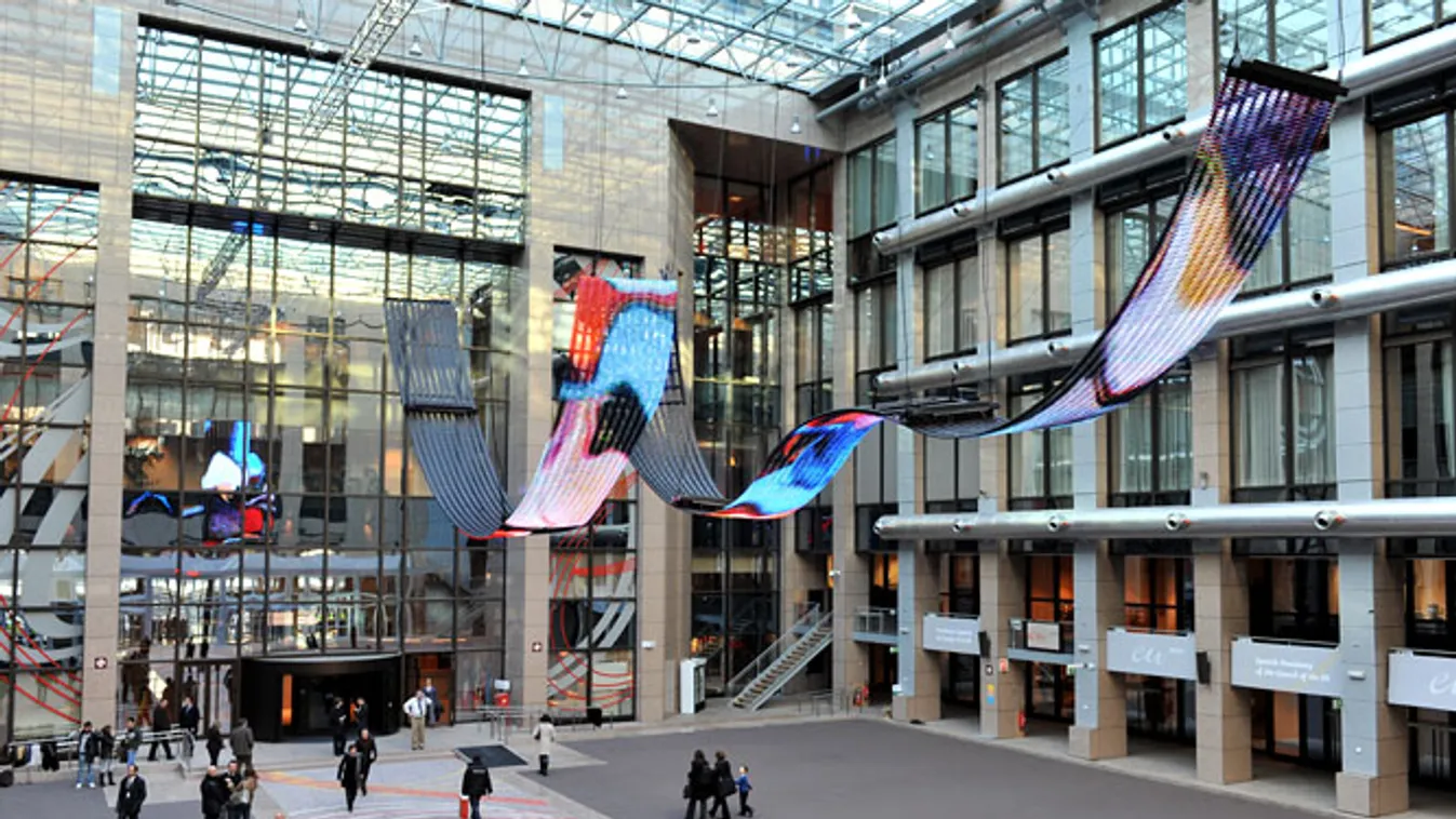 A Justus Lipsius épület, az EU központja Brüsszelben, 2010-ben