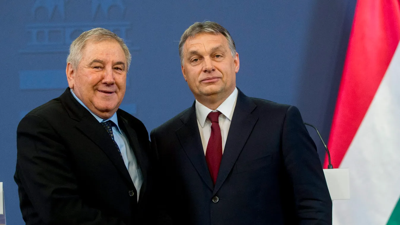Orbán Viktor Budapest, 2015. március 11.
Orbán Viktor miniszterelnök (j) és Cornel Marculescu, a Nemzetközi Úszó Szövetség (FINA) ügyvezető igazgatója kezet fog a Parlamentben 2015. március 11-én tartott sajtótájékoztató végén, amelyen bejelentették, hogy