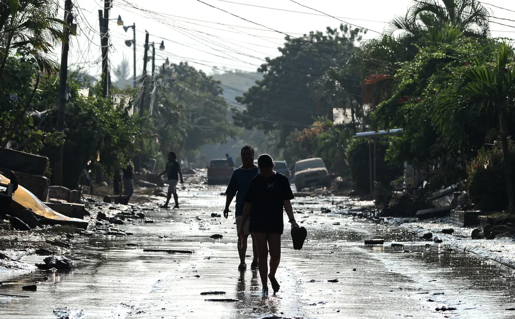 Eta hurrikán, trópusi vihar 