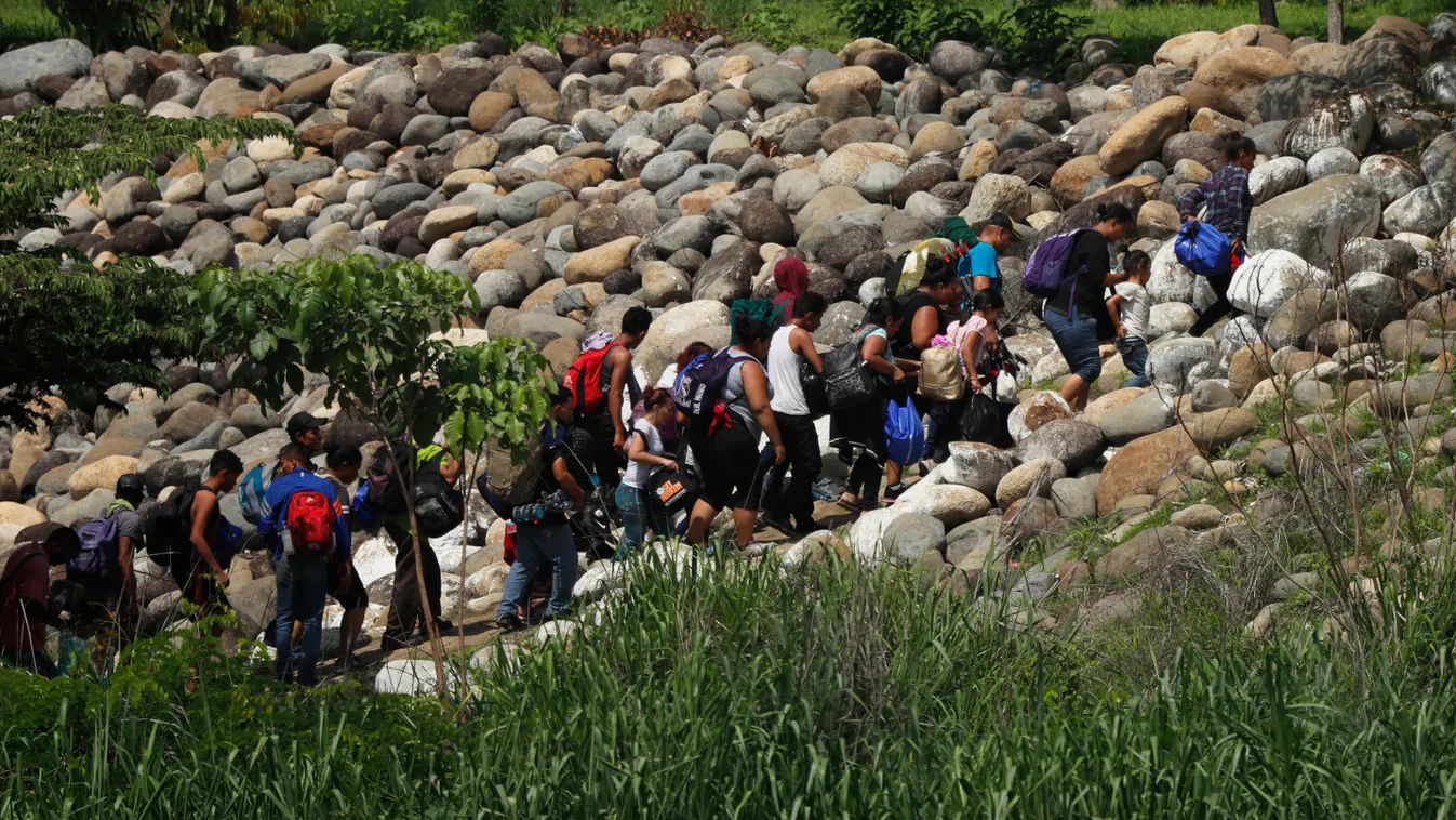 TRUMP, Donald Hidalgo, 2019. június 5.
A Guatemalából a Suchiate határfolyón átkelt közép-amerikai migránsok Mexikóban folytatják útjukat 2019. június 4-én. Donald Trump amerikai elnök a napokban kilátásba helyezte, hogy június 10-től 5 százalék vámot fog