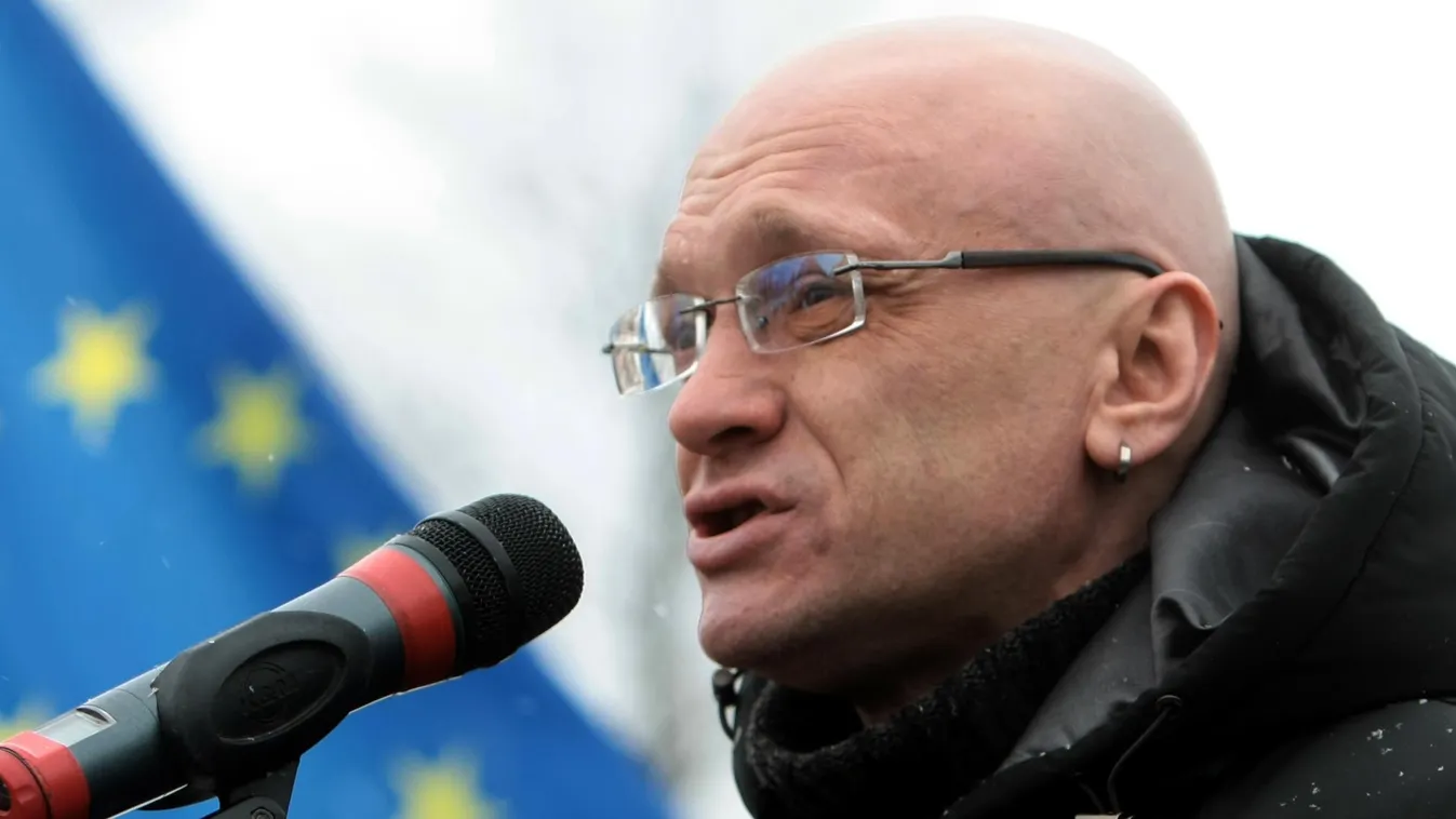 St. Petersburg residents stage rally to protest utility services' poor performance rally participant HORIZONTAL Actor Alexei Devotchenko speaks at a rally staged in St. Petersburg to protest poor performance of the city's utility services. 