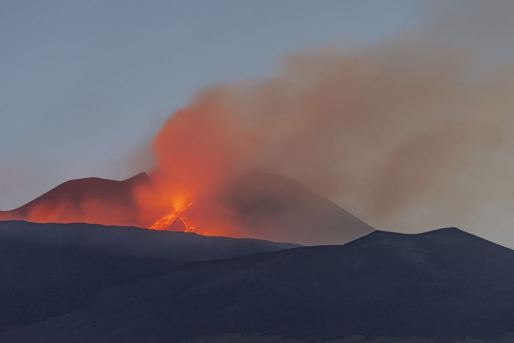 Izzó lávát lövell ki magából az Etna tűzhányó Eruption at Mount Etna eruption,Etna,volcano Horizontal 