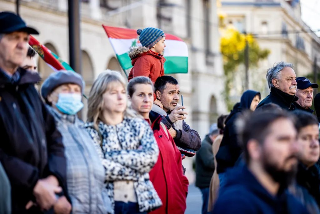 Ünnepélyes zászlófelvonás a Kossuth téren
Október 23. 