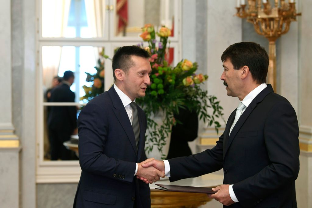 Új kormány - Miniszteri kinevezések átadása a Sándor-palotában , GALÉRIA 