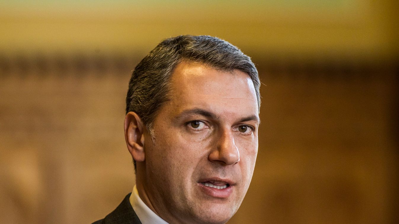Lázár János, a Miniszterelnökséget vezető miniszter szokásos heti sajtótájékoztatója 