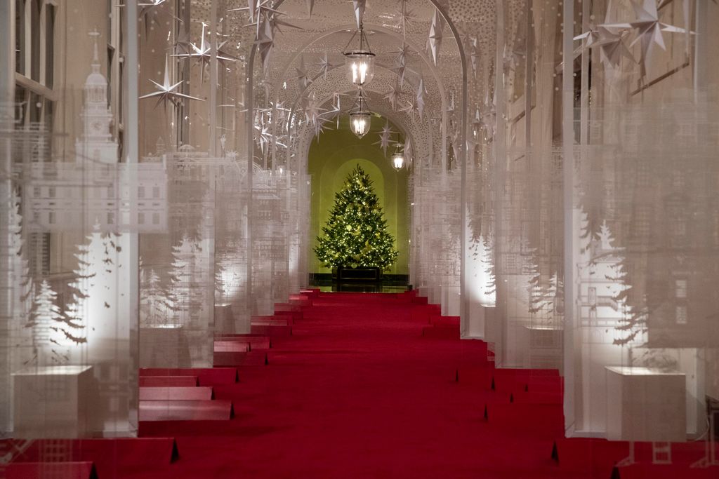 dekoráció DÍSZTÁRGY épület belső karácsonyfa oszlopcsarnok TÁRGY díszítés 