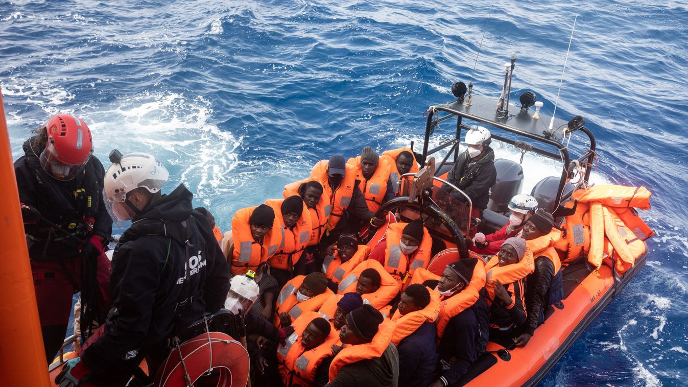 migráció, migráns, Líbia, Ocean Viking - Rescue Mediterranean sea Mediterranee ONG SAR bateau bateau de sauvetage first aid humanitaire humanitary maritime mer mer Mediterranee migrant 