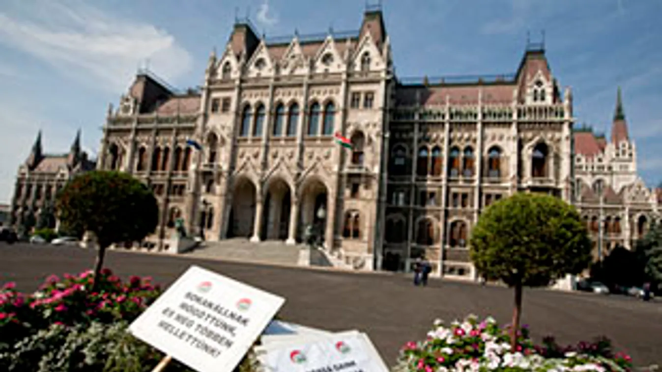 szakszervezet, demonstráció, tüntetés, Kossuth tér, Országgyűlés őszi ülésszakának nyitó napja, munka törvénykönyve