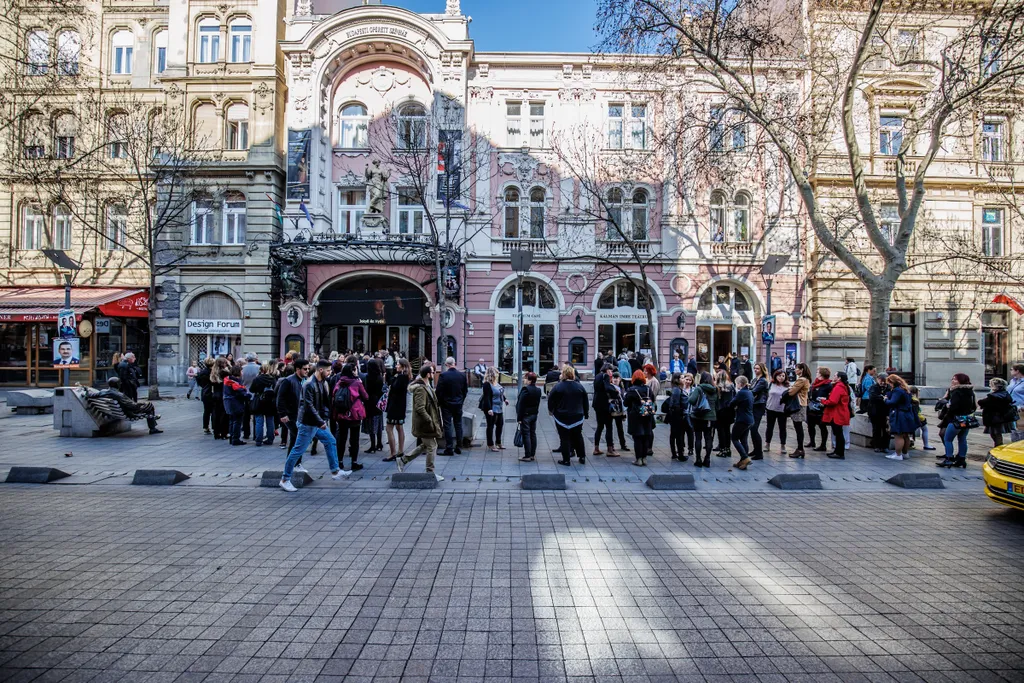 Rengetegen vettek részt a Jekyll és Hyde musical látványos közönségtalálkozóján, Budapesti Operettszínház, 2022. 03.26. 