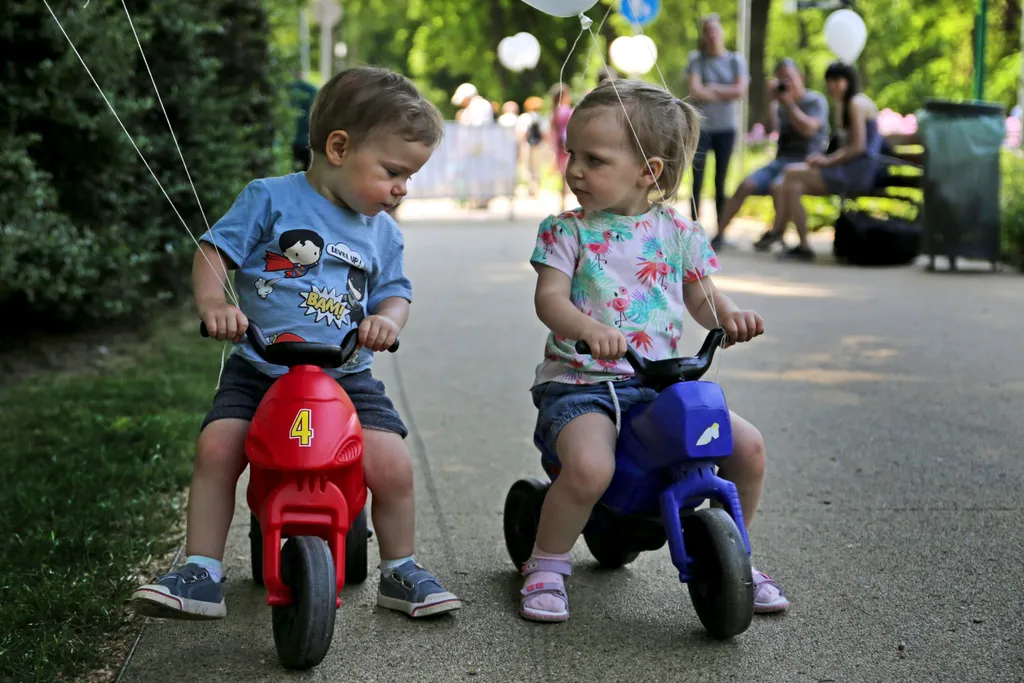 Legszelídebb motorosok - többszáz lábbal hajtós gyerekmotor és pilótája vesz részt a kultúrált közlekedés napjának apropóján indított felvonuláson a Margitszigeten 2018 május 12-én Lehszelídebb motorosok - többszáz lábbal hajtós gyerekmotor és pilótája ve