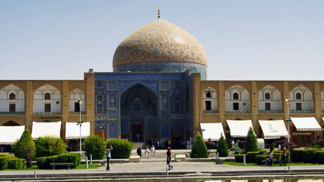 Iráni út második része, A Loftallah-mecset az Imám téren 