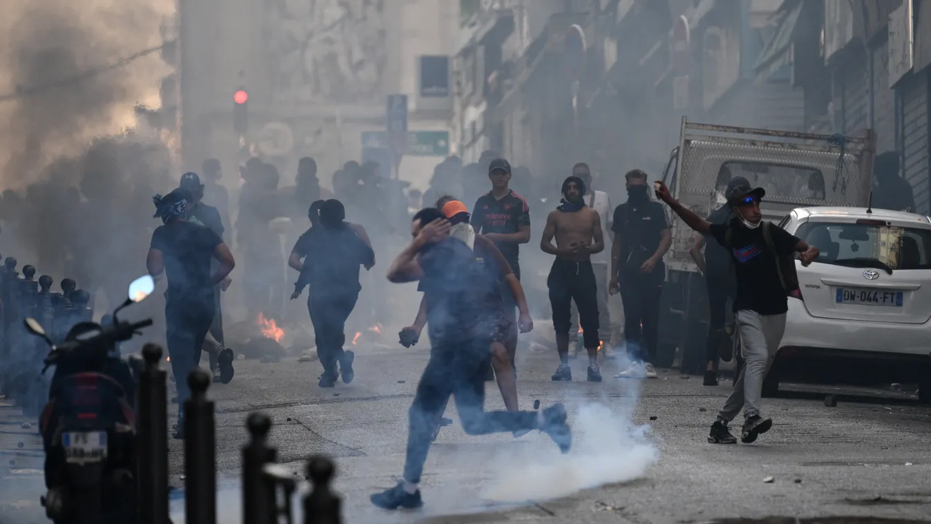 rendőr, összecsapás, Franciaország,, police riot social unrest demonstration Horizontal 