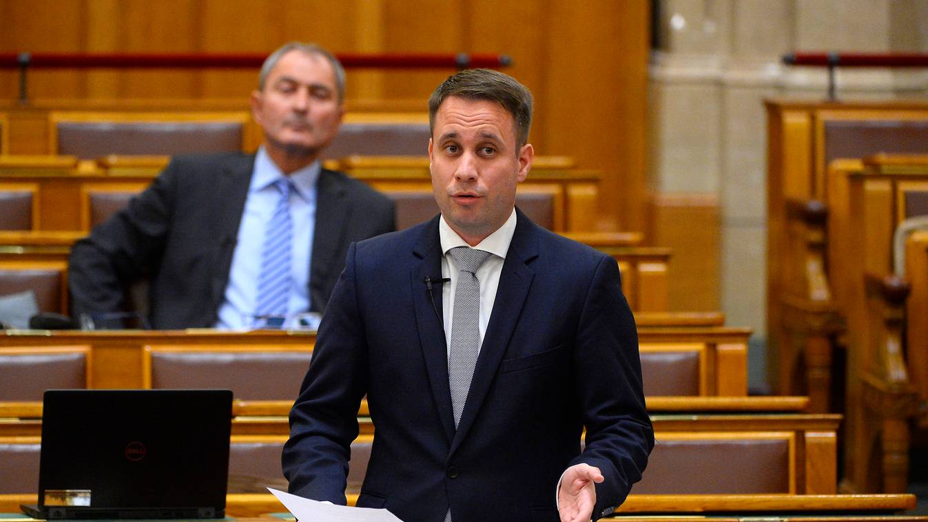 Dömötör Csaba, a Miniszterelnöki Kabinetiroda parlamenti államtitkára 