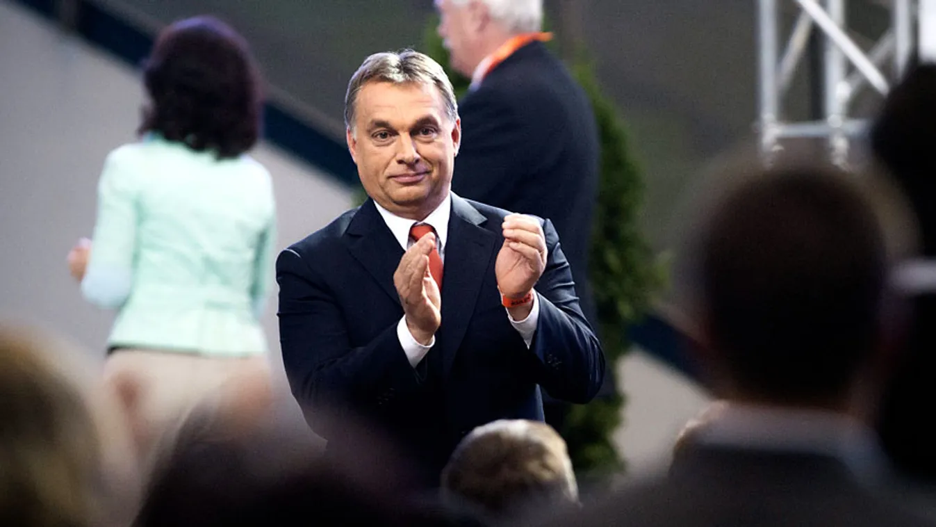 Magyarország jobban teljesít, Orbán Viktor tapsol a Fidesz 25. zisztújító kongresszusán