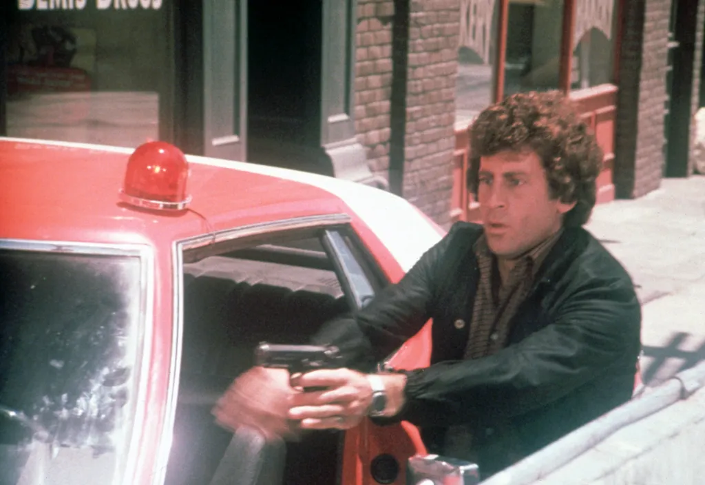 Starsky and Hutch (1975) [TV-Series 1975-1979]  usa Cinema voiture automobile CAR pistolet revolver HORIZONTAL 