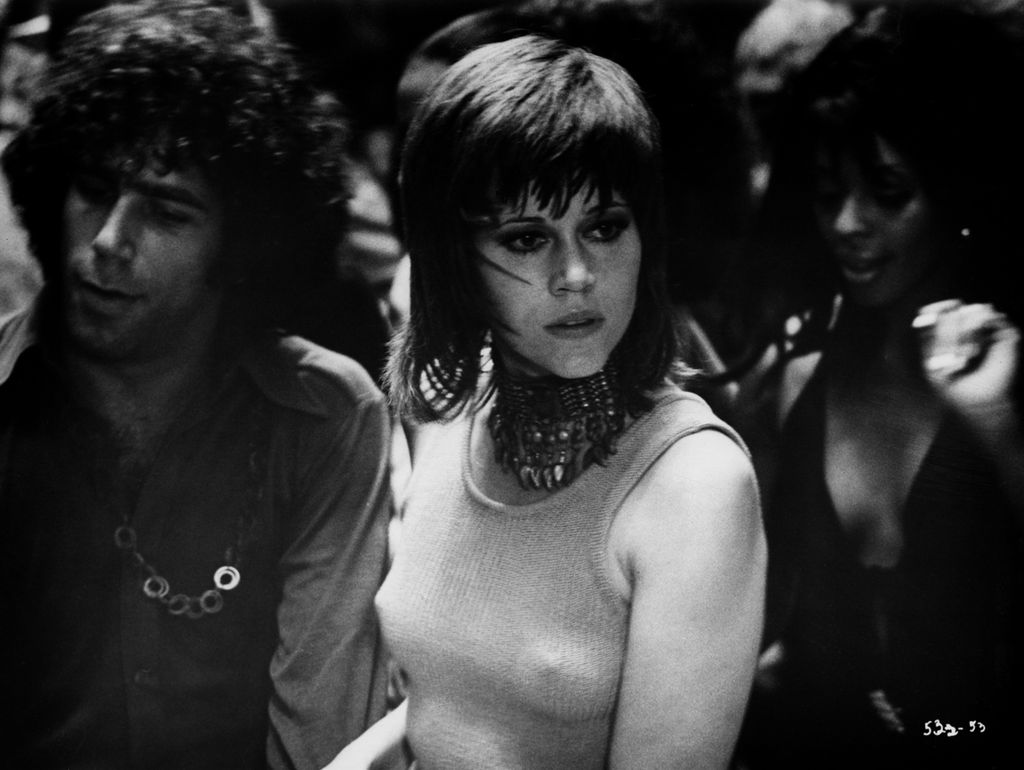 Jane Fonda mindkét Oscar-díját olyan alakítással nyerte, amelynek része volt a meztelenkedés. Először 1971-ben kapta meg a legjobb színésznőnek járó elismerést, a Klute című, Alan J. Pakula rendezte thrillerért, amelyben New York-i prostituáltat alakított. 