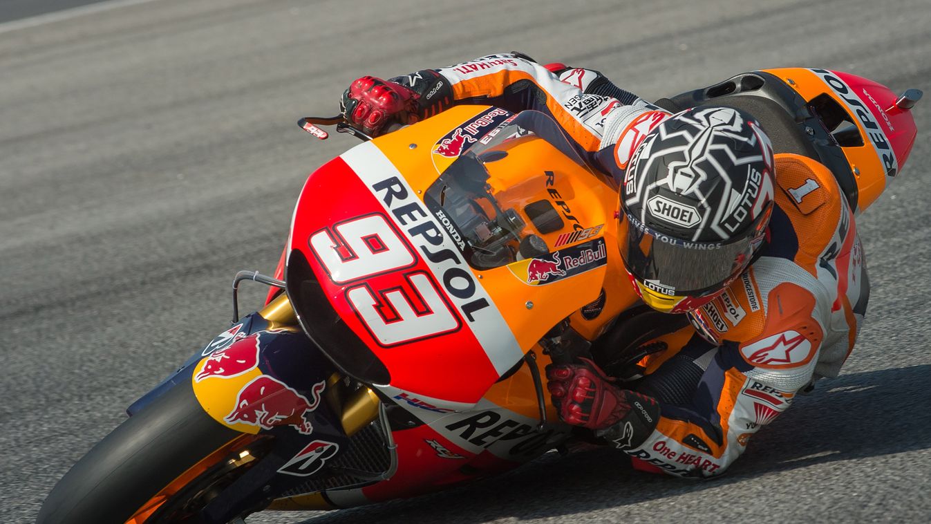 Repsol Honda Team rider Marc Marquez of Spain takes a curve during the third and final day of MotoGP test races at the Sepang circuit outside Kuala Lumpur on February 25, 2015. AFP PHOTO / MOHD RASFAN 