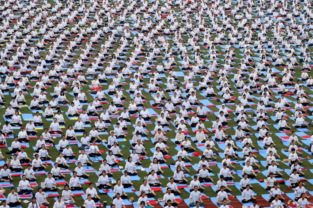 Csoportos jóga Vietnám ötezer ember 