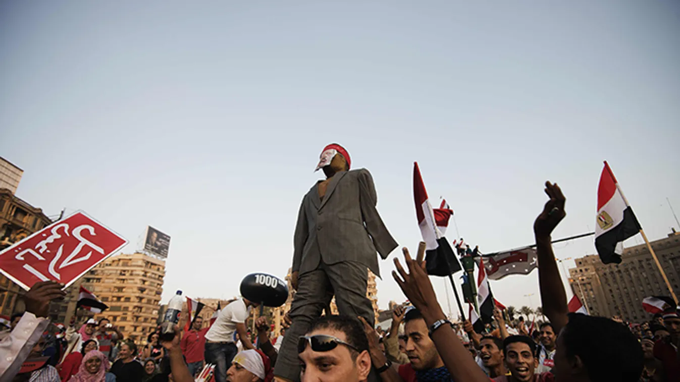 egyiptom, katonai puccs, tüntetők a tahrír téren