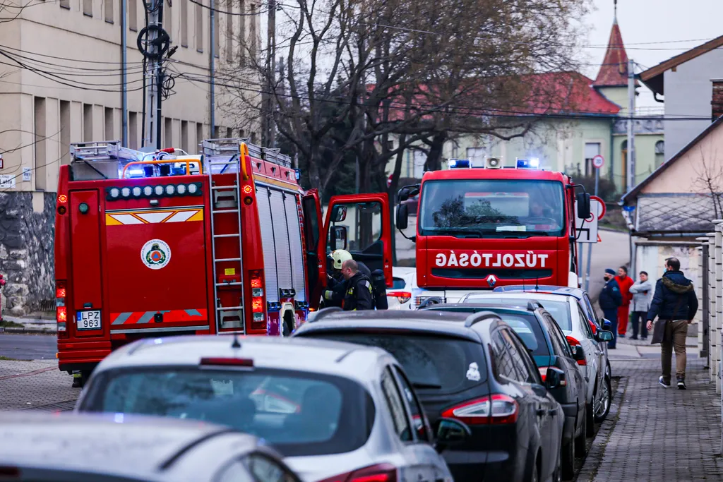 Tűz, kigyulladt egy óriási raktár a XXII. kerületben, Alsó Sas utca, 2021.02.19. 