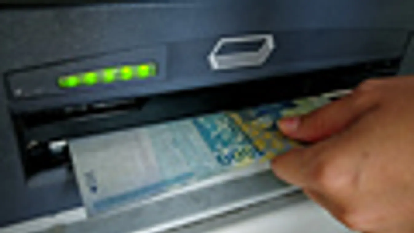 Drágább lesz a készpénzfelvétel az ATM-ekből, bankautomata
