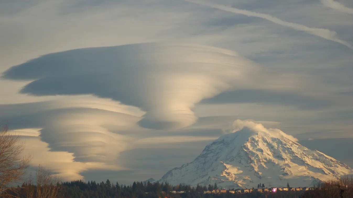 lencsefelhők, Washington állam, Rainier-hegy, USA, APOD
