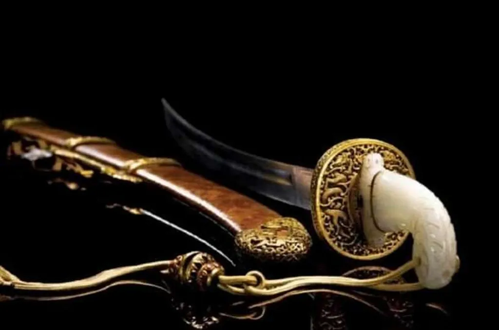 The Top 10 Most Expensive Medieval Weapons Ever Sold 
1. 18th Century Bao Teng Saber 