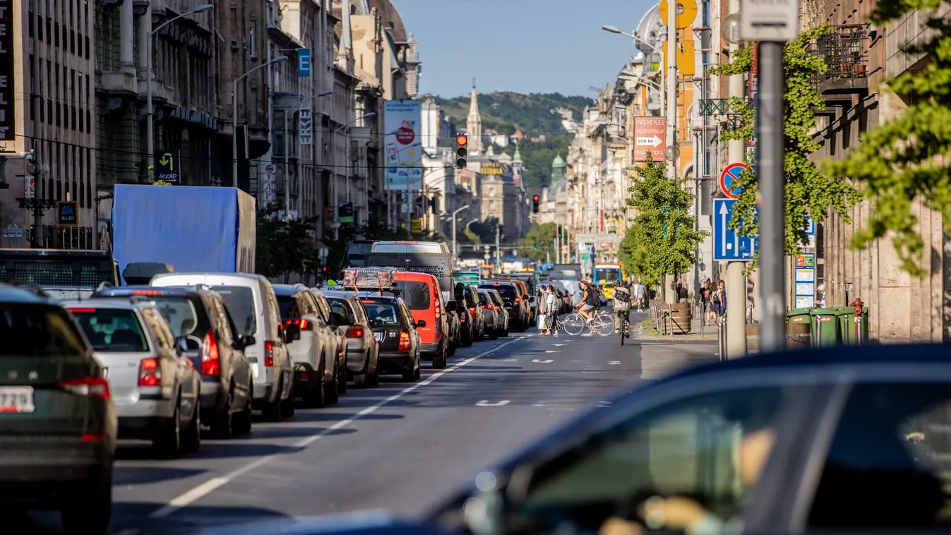 dugó, Blaha, Blaha Lujza tér, Lujza, közlekedés, autó, torlódás, forgalom, reggel, 2021.08.09 