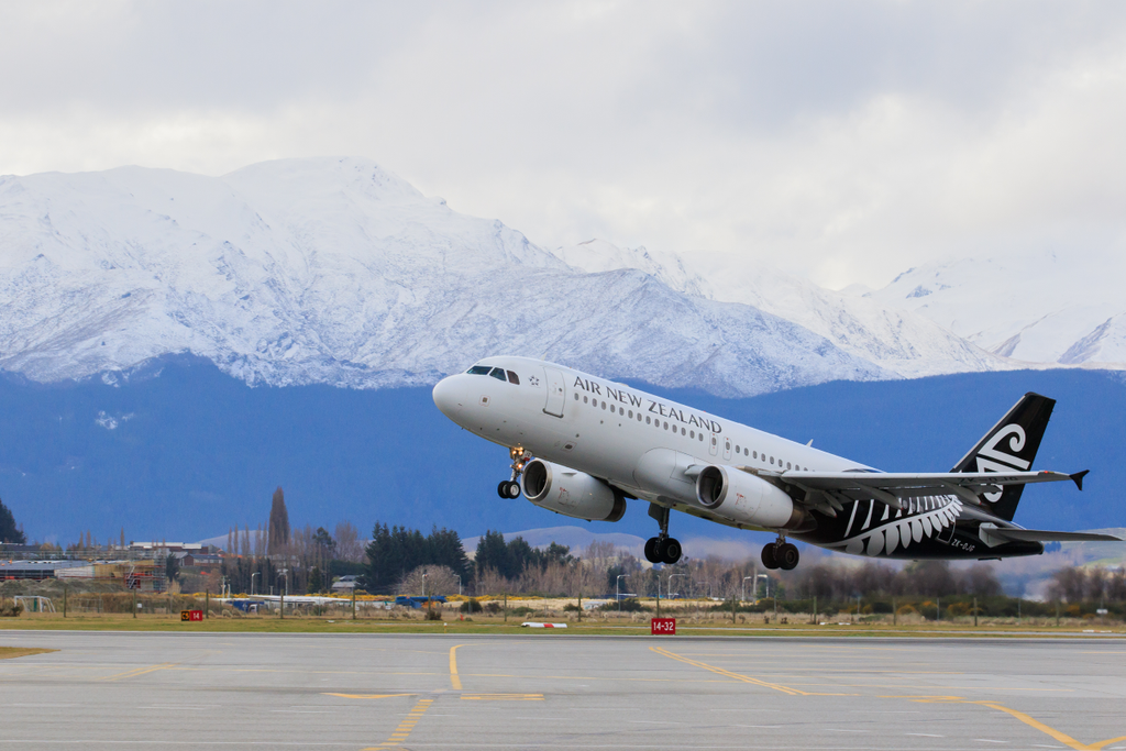 Queen,Town,Newe,Zealand-september,6:,Air,New,Zealand,Plane,Take plane,flight,commercial,arrival,queen,south,craft,destination,to 