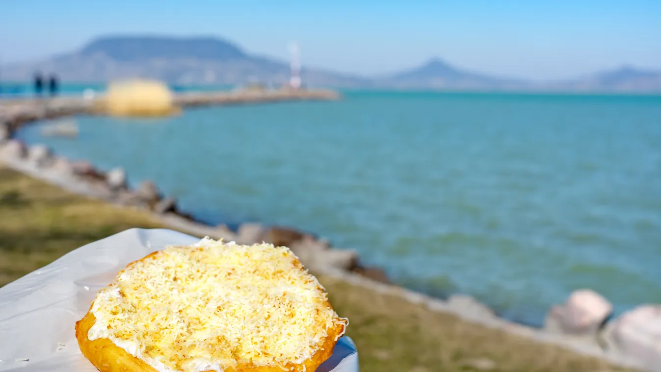 Balaton
lángos
nyári étel
sajtos-tejfölös 