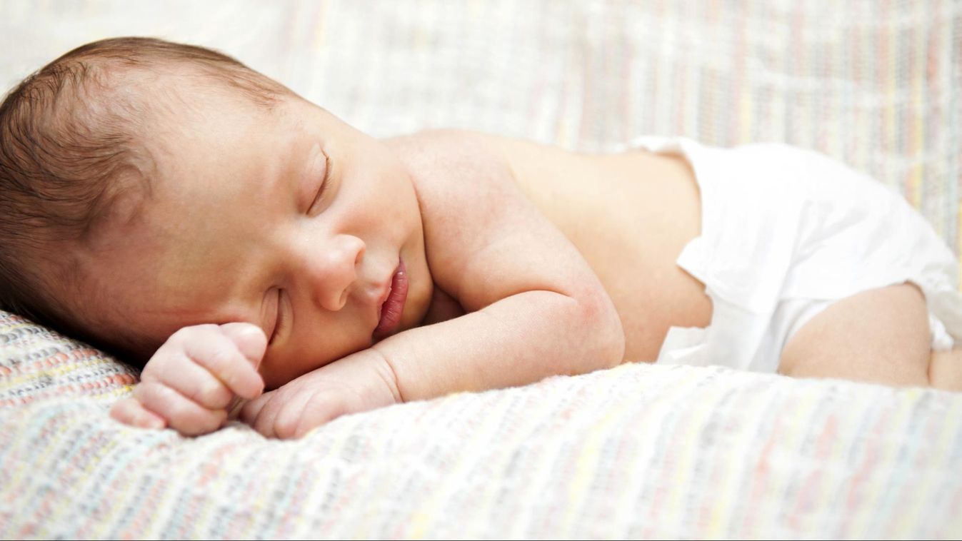 Drogos szülők 5 hónapos babája halt szomjan dr. life újszülött baba alszik pelenka 