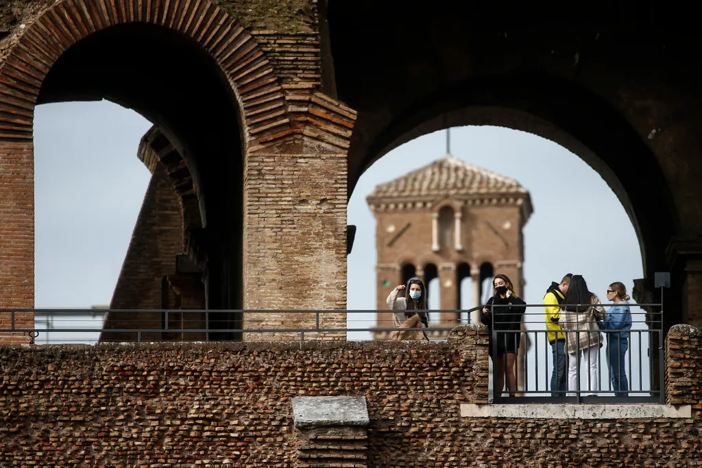 koronavírus, újra nyitva, Olaszország, Colosseum, Róma 