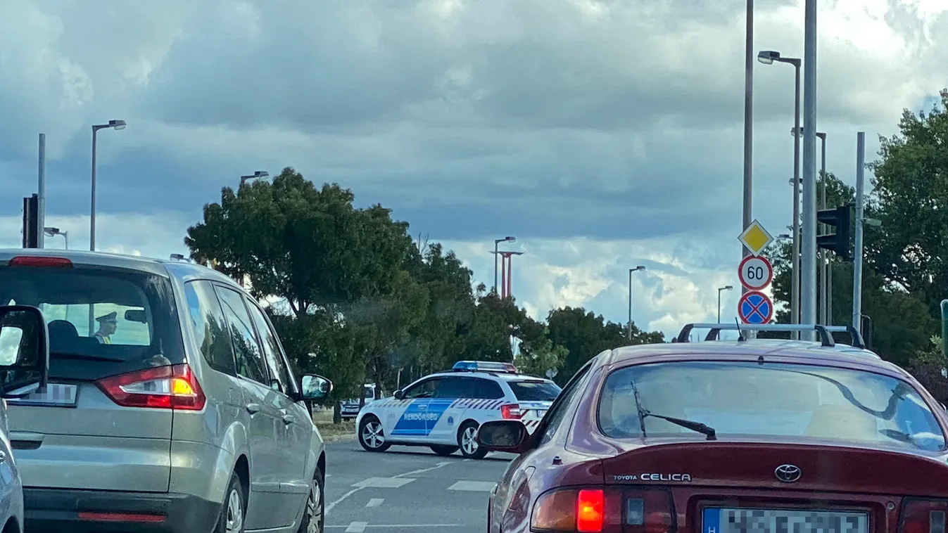 rendőr, rendőrség, lezárás, terelés, Budapest, 2020.09.01.

Petőfi híd, Rákóczi híd között 
