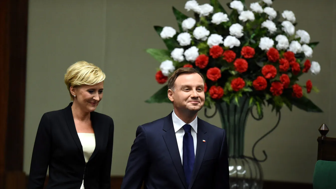 DUDA, Andrzej Varsó, 2015. augusztus 6.
Andrzej Duda új lengyel elnök megérkezik hivatali eskütételi ünnepségére a lengyel parlament két házának együttes ülésén Varsóban 2015. augusztus 6-án. A 43 éves Duda 2015. május 24-én, a lengyel elnökválasztás máso