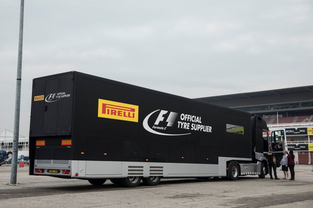 Forma-1, Pirelli Motorsport kamion, Barcelona teszt 2018 