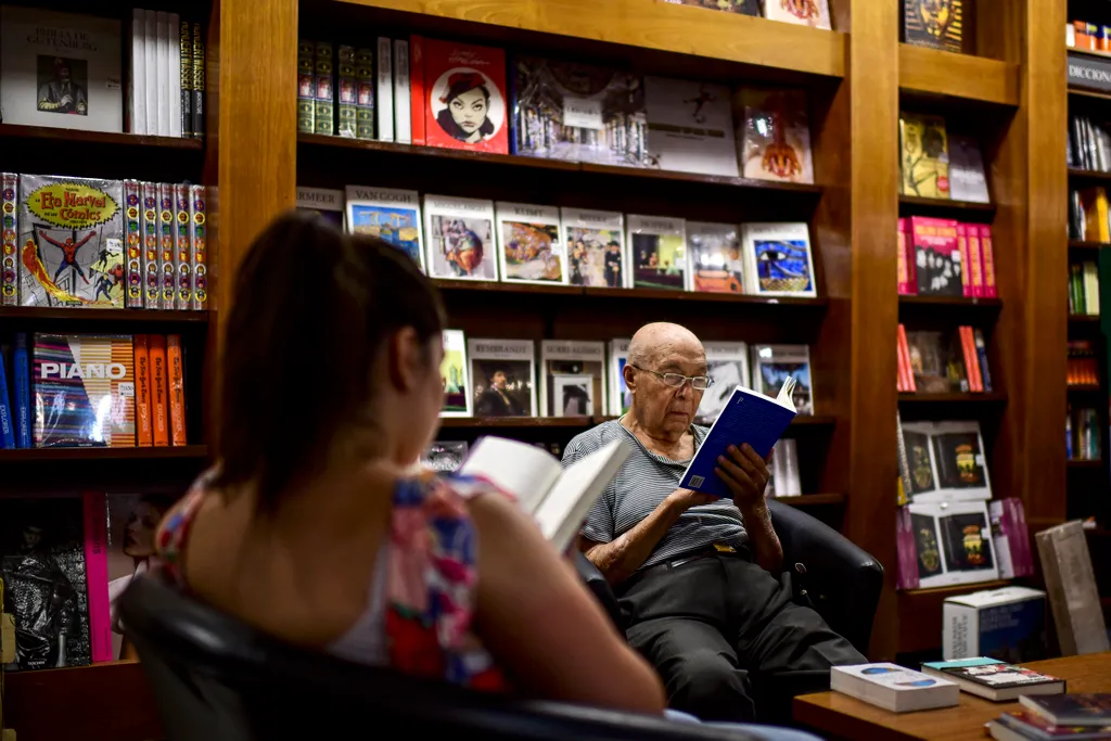 Horizontal BOOKSHOP People read books in the "El Ateneo Grand Splendid" bookstore in Buenos Aires, Argentina, on January 9, 2019. - El Ateneo Grand Splendid is a bookshop in Buenos Aires that was named the "world's most beautiful bookstore" by National Ge