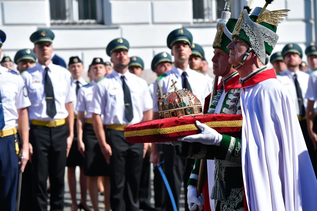 Tiszti esküt tettek a Nemzeti Közszolgálati Egyetem Rendészettudományi Kara és Katasztrófavédelmi Intézetének végzett hallgatói 