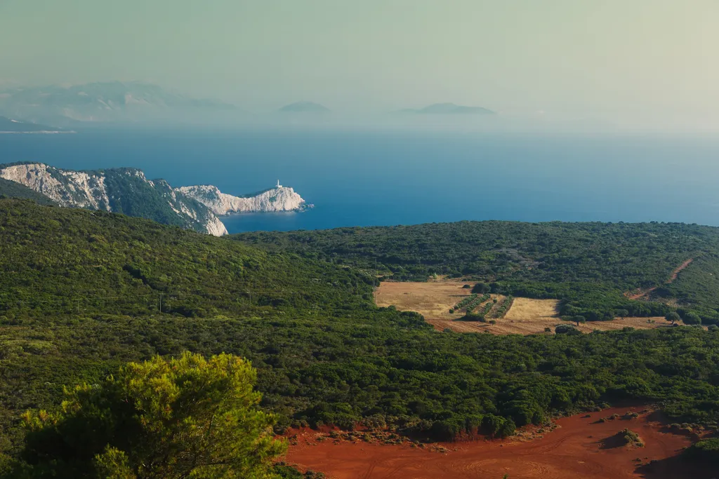 A görög Lefkada sziget legdélebbi pontján egy gyönyörű kilátó áll, Cape Doukato, galéria, 2023 