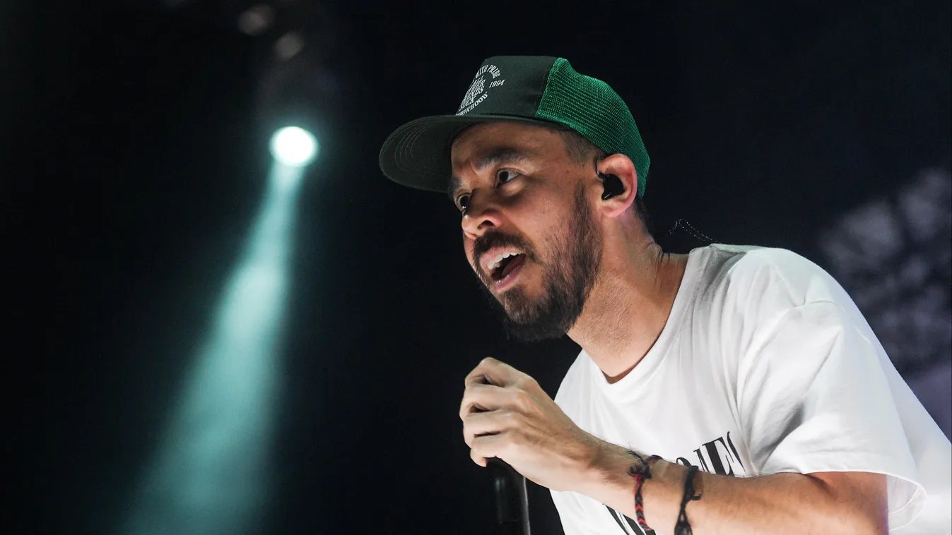 Mike Shinoda performs live in Moscow stage concert landscape HORIZONTAL performance baseball cap Linkin Park 