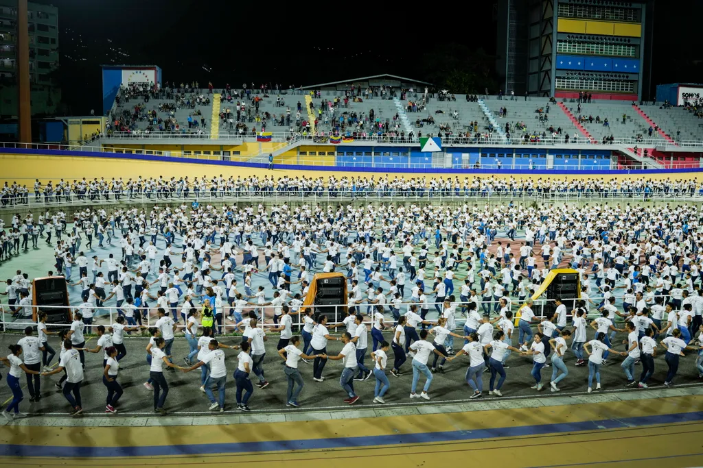 Salsatáncospárok Guinness-rekord-kísérlete, galéria, 2022 