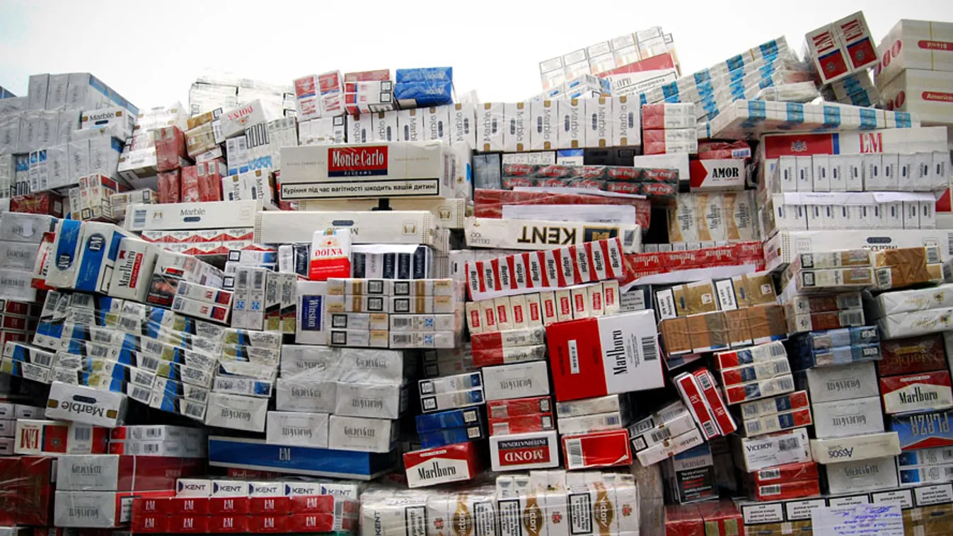 dohánytermék, csempészáru, megsemmisítésre váró cigaretták egy szegedi cég telephelyén 