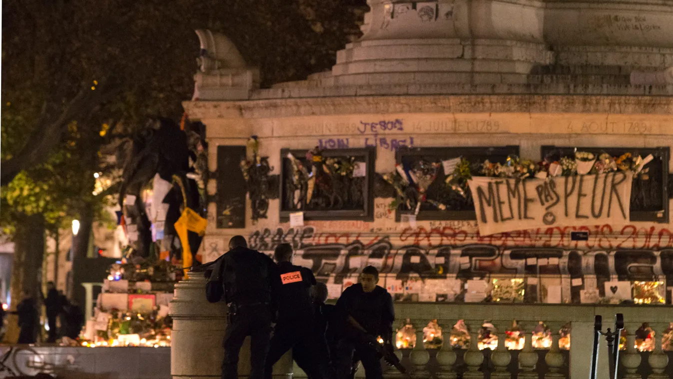 párizs merénylet megemlékezés pánik tömegpánik 