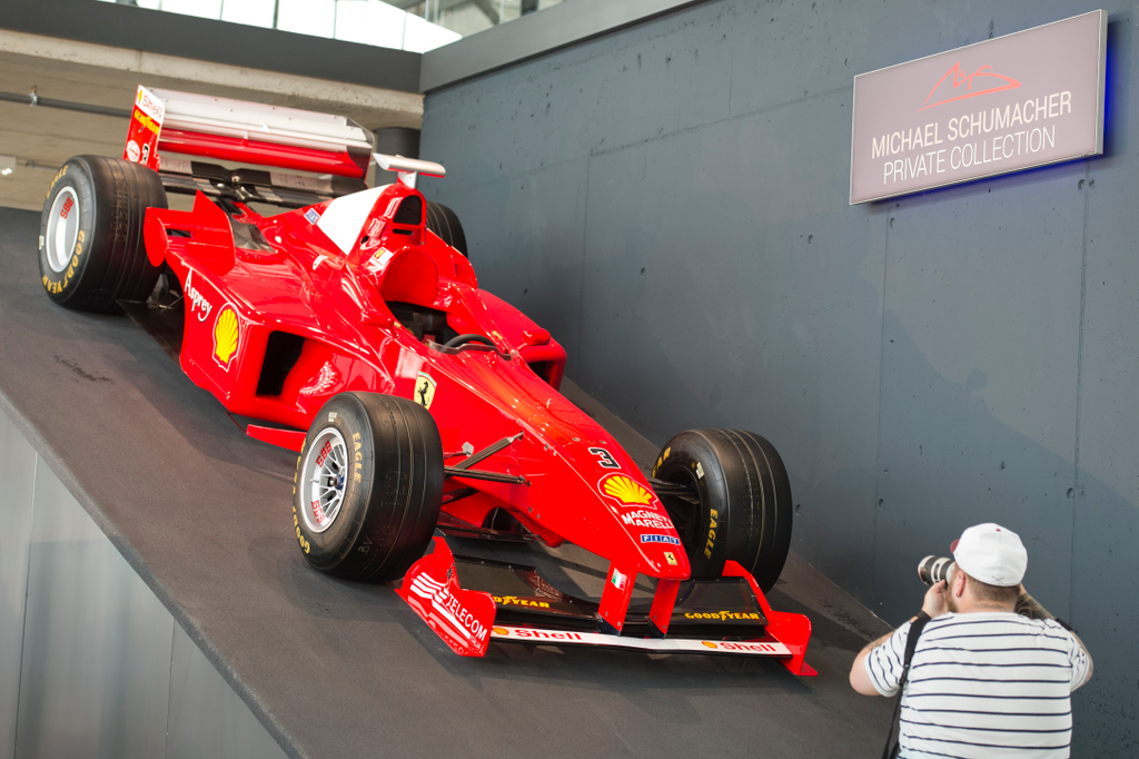 Forma-1, Michael Schumacher autógyűjteménye, Motorworld, Ferrari F300, 1998 