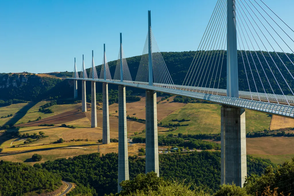 A világ hídjai galéria, A világ legmagasabb hídja jelenleg a Millai viadukt, Franciaországban, Millau viaduct 