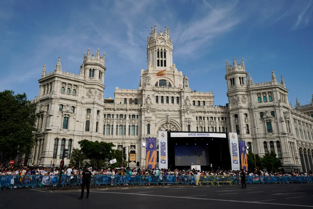 Real Madrid Celebrates It Victory In Champions League Trophy NurPhoto general news Soccer Soccer Match UEFA Champions League Madrid - Spain Horizontal SPORT CHAMPIONS LEAGUE TROPHY CROWD 