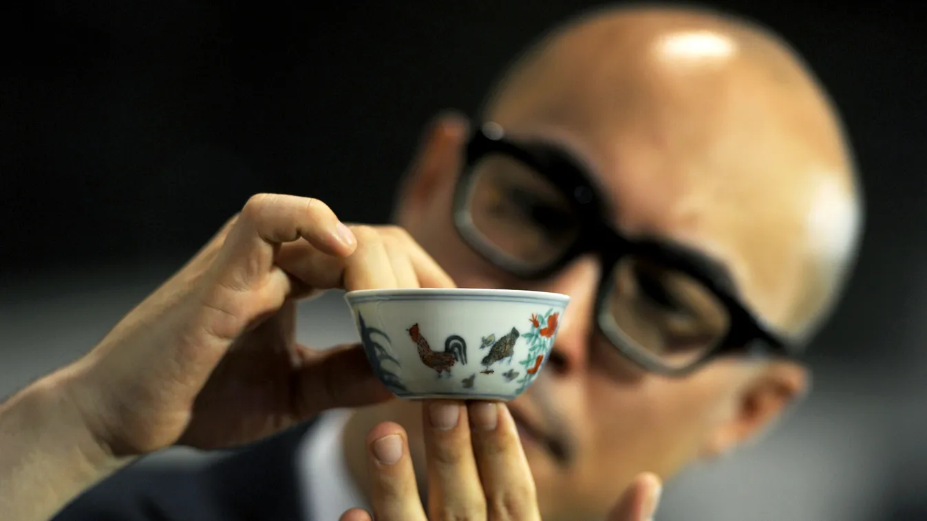Nyolcmilliárd forintot fizettek egy kínai porcelántálkáért 
