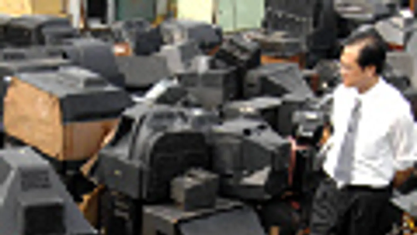 Tervezett elavulás, elhasznált elektronikai cikkek egy tajvani újrahasznosító telepen